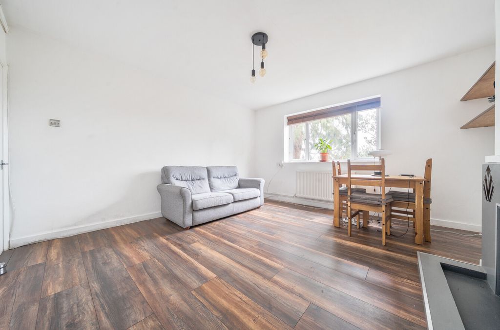 Property photo 2 of 14 1376691-4-690Dce8...