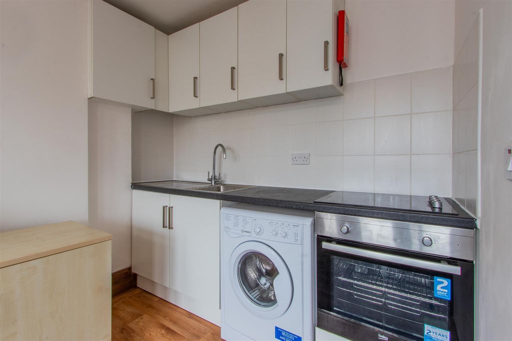 Property photo 3 of 7 Marlborough Road 4, 4-7.Jpg