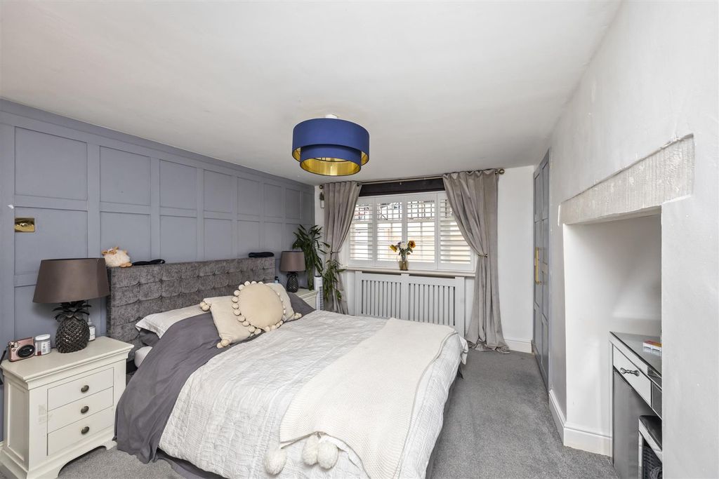 Property photo 2 of 13 Grand Parade 27A_003.Jpg