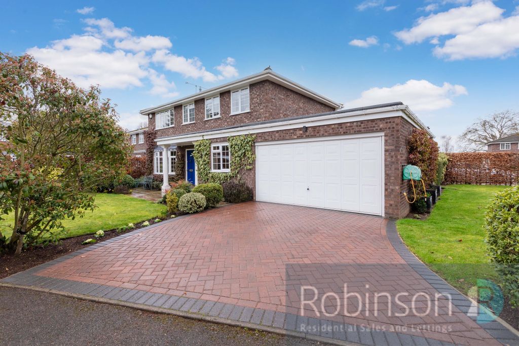 Property photo 2 of 28 11 Silvertrees Drive-1