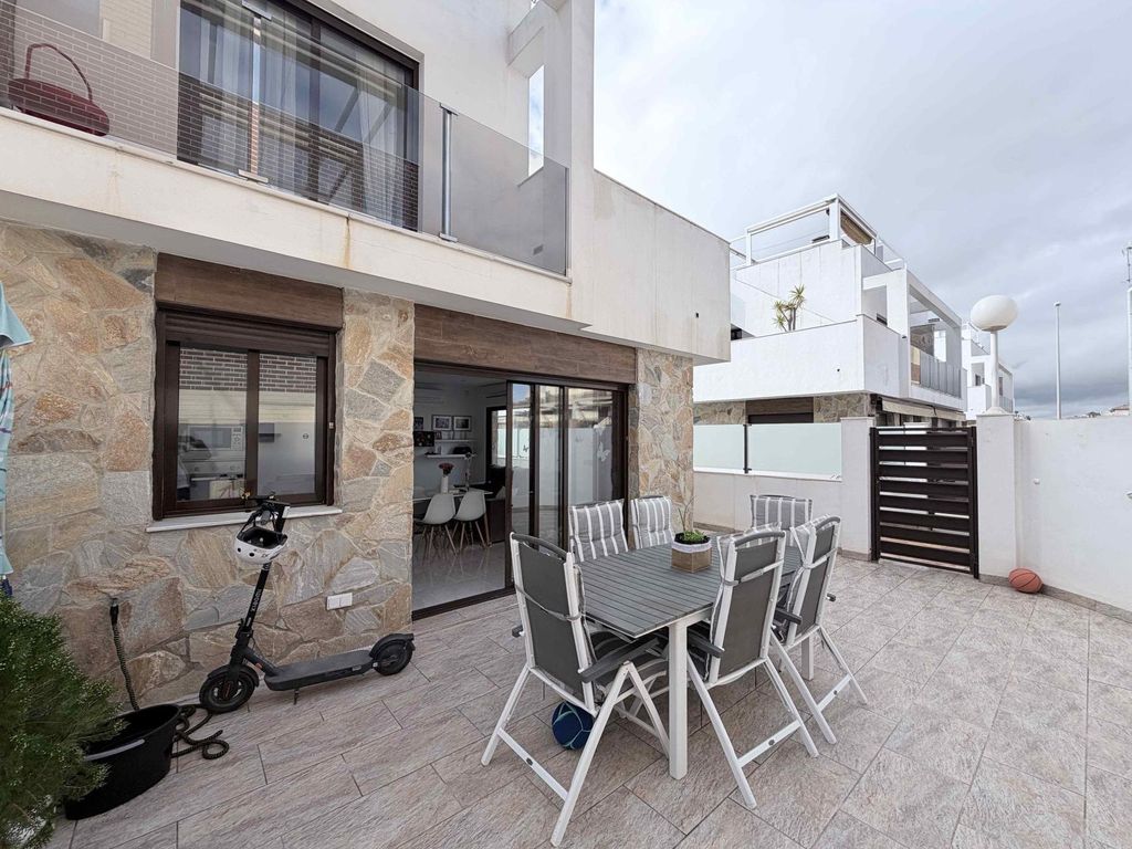 Property photo 3 of 44