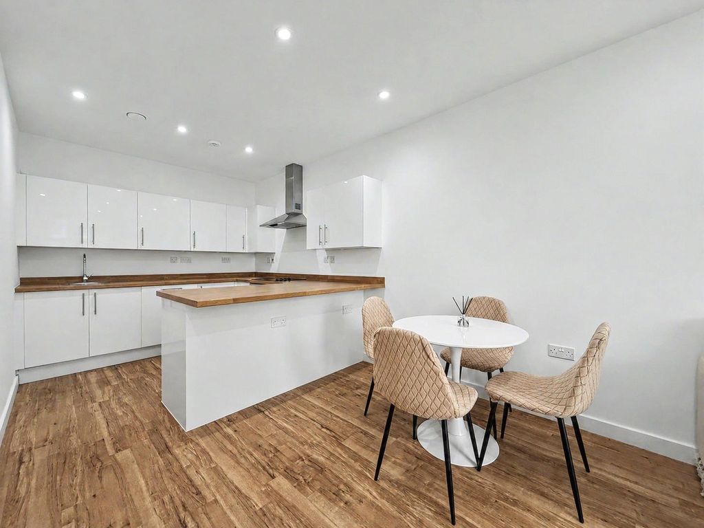 Property photo 3 of 19 Picture No. 14