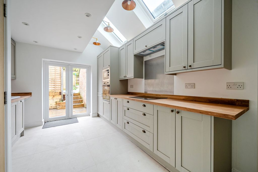 Property photo 3 of 19 Kitchen/Dining Room