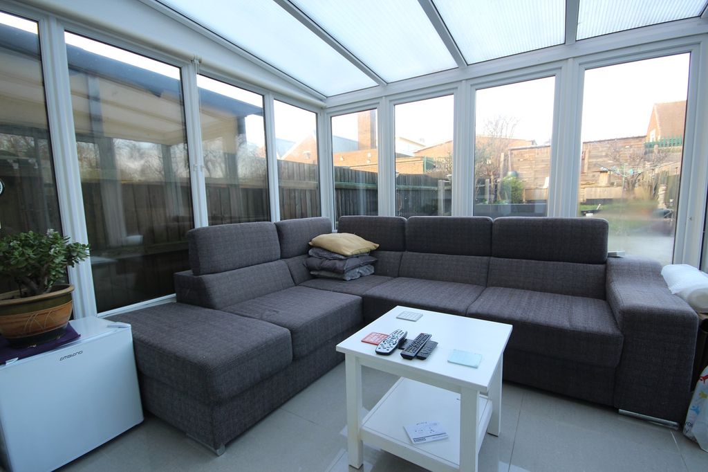 Property photo 3 of 8 Conservatory