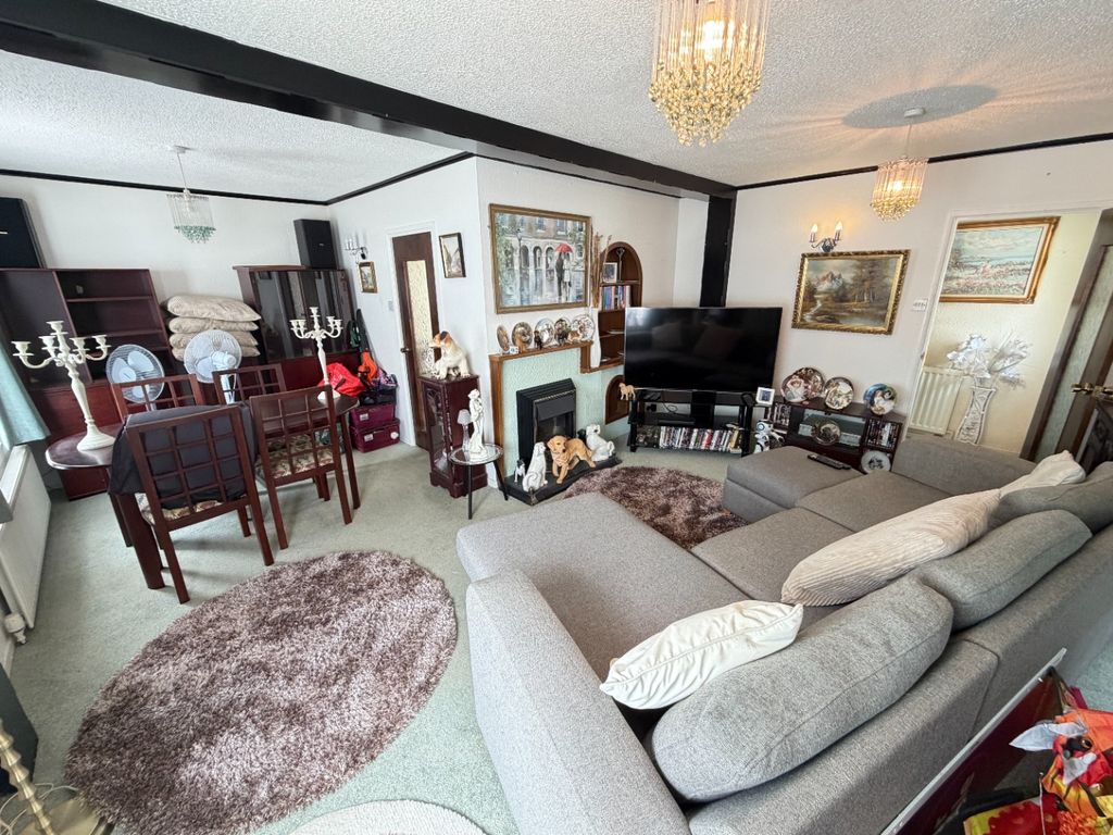 Property photo 3 of 12 4161012