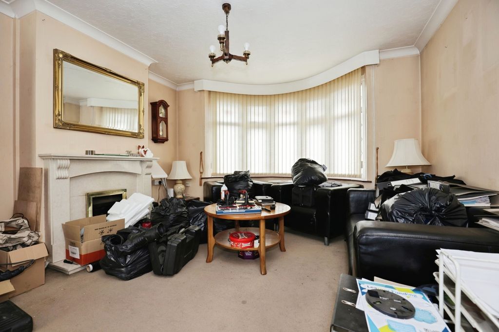 Property photo 3 of 17 Photo