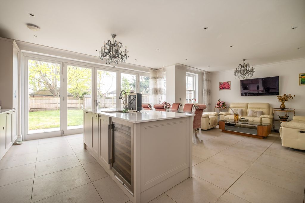 Property photo 2 of 16