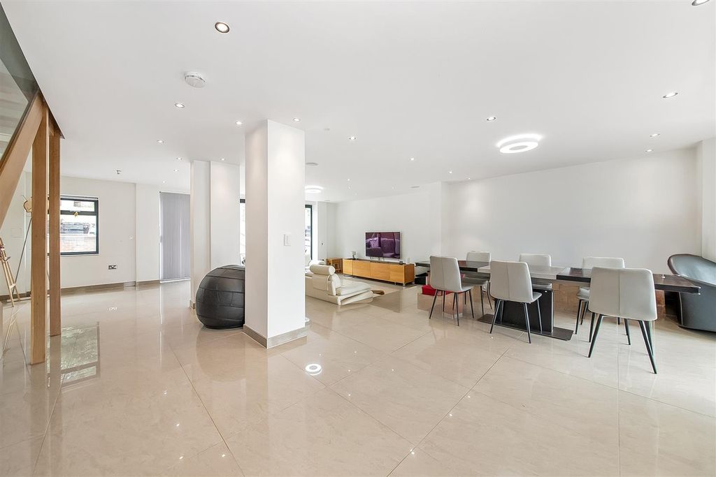 Property photo 3 of 15 Reception Room