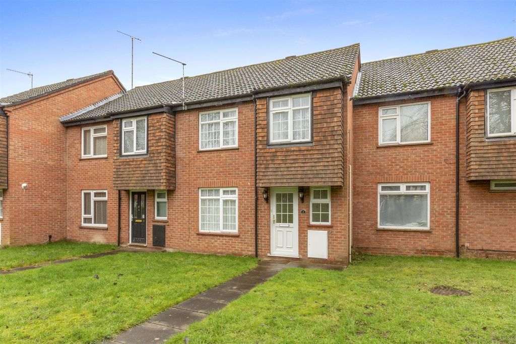 Property photo 1 of 17 2 Snakeley Close, Hp10 9Qp-12.Jpg