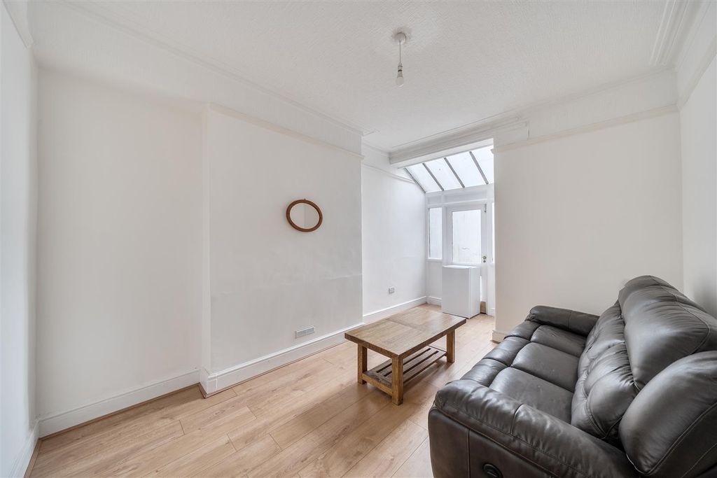 Property photo 3 of 24 1361156-8-68E63262A1F5d.Jpg