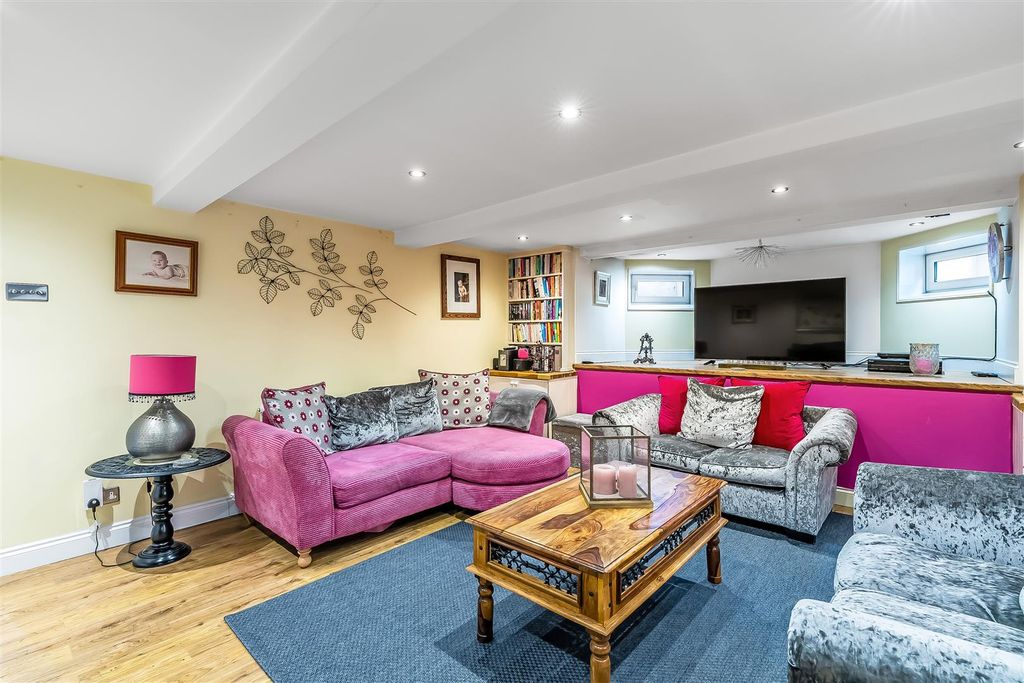 Property photo 3 of 27 2-Rockfield-Mount-13.Jpg