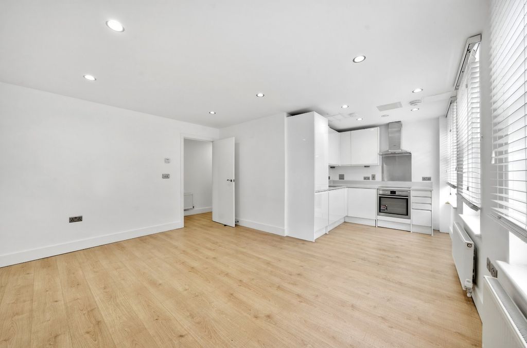 Property photo 3 of 10 Picture No. 01