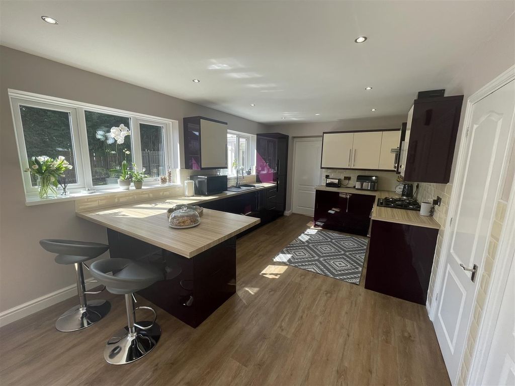 Property photo 3 of 35 7 In 31.Jpeg