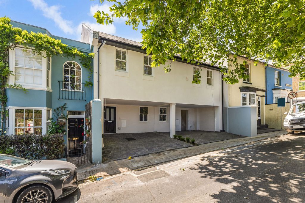 Property photo 2 of 14