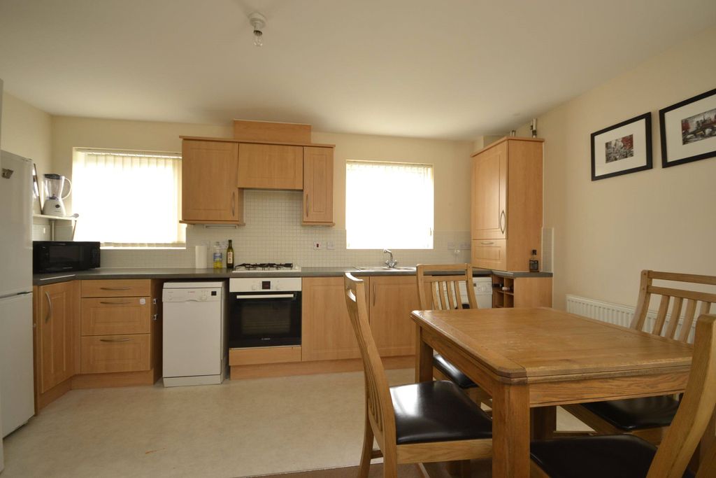 Property photo 2 of 7 Kitchen