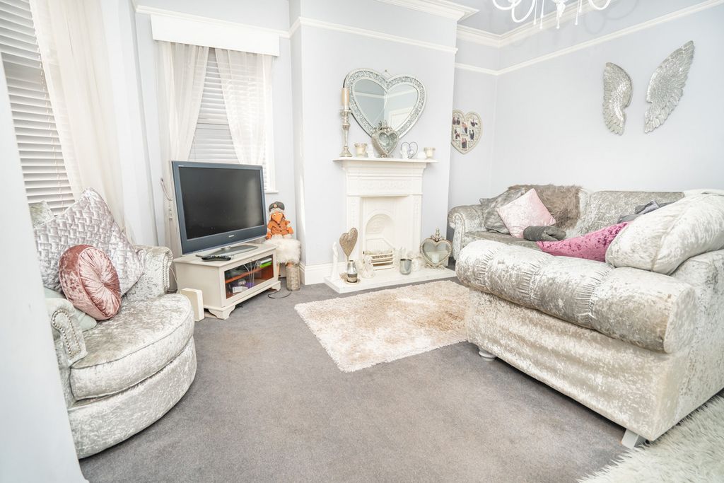 Property photo 3 of 31
