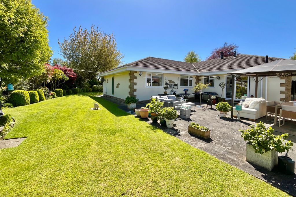 Property photo 2 of 38 31