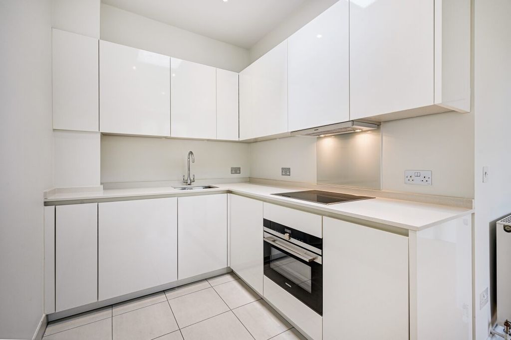 Property photo 3 of 9 Egerton Gardens (6)