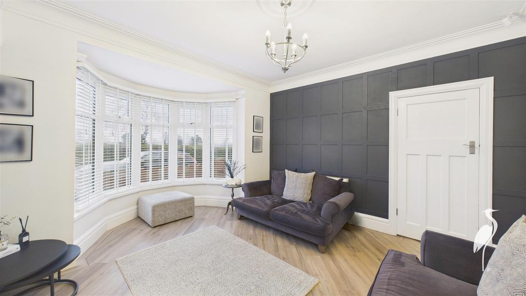 Property photo 3 of 46 Lounge