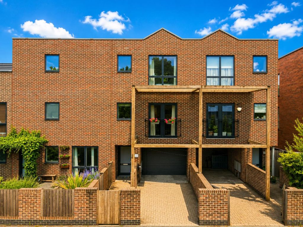 Property photo 1 of 29 c528B030-0262-45B6-Bb70-5F27F4d24112.Png