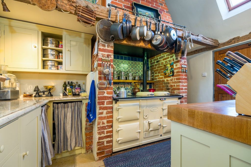 Property photo 3 of 34