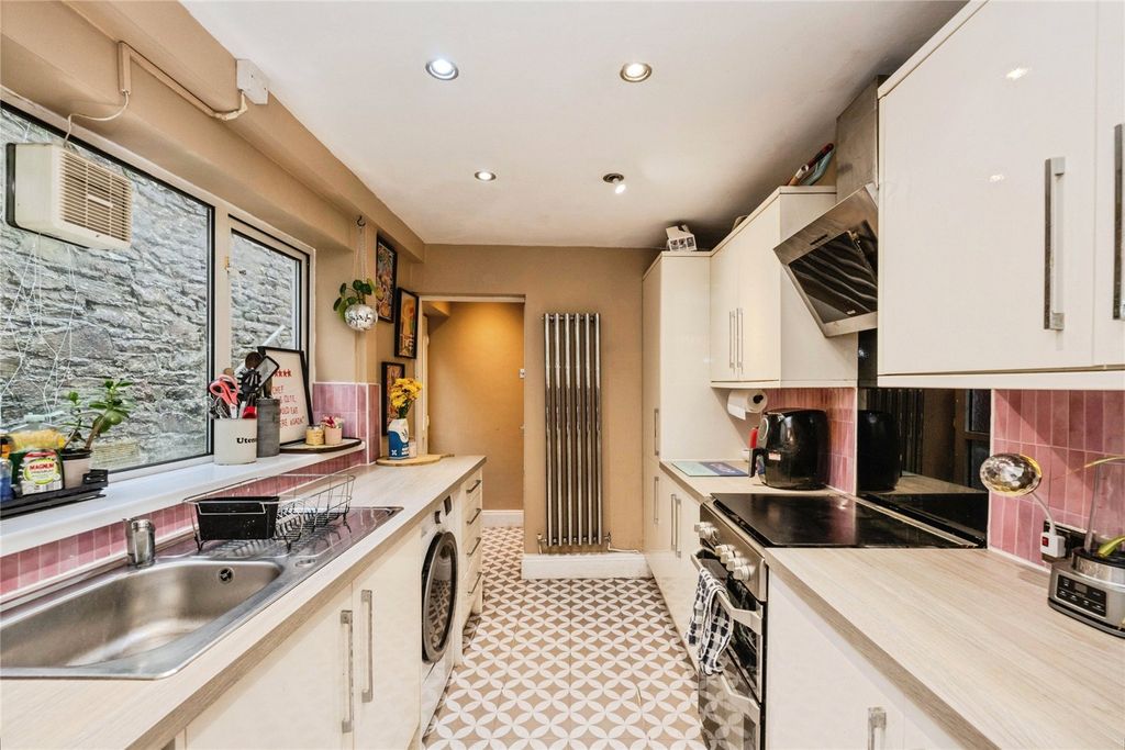 Property photo 3 of 16 Picture No. 22