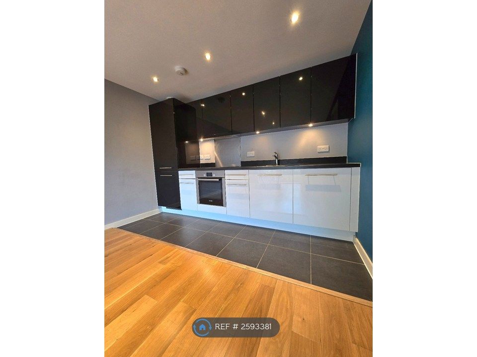 Property photo 3 of 11 Kitchen