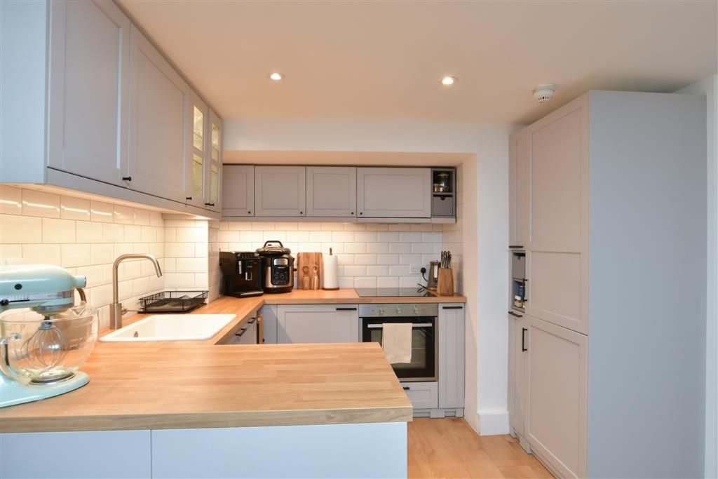 Property photo 1 of 12 Lounge/ Kitchen