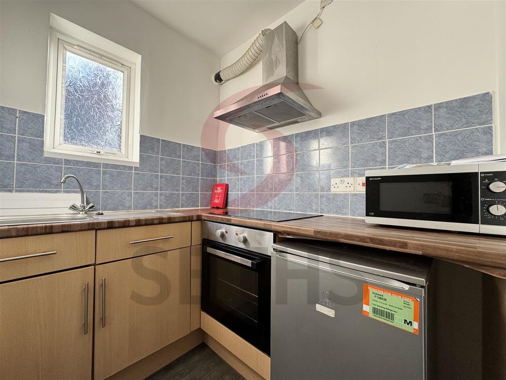 Property photo 3 of 4 Kitchen