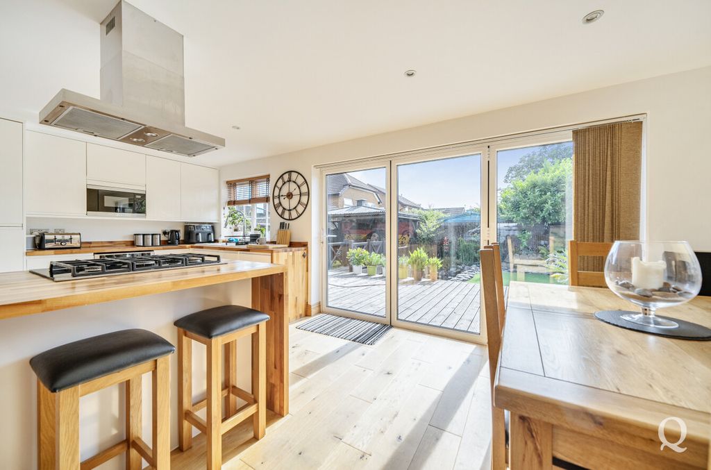 Property photo 2 of 24 F5B372A2-31A8-4Fd...
