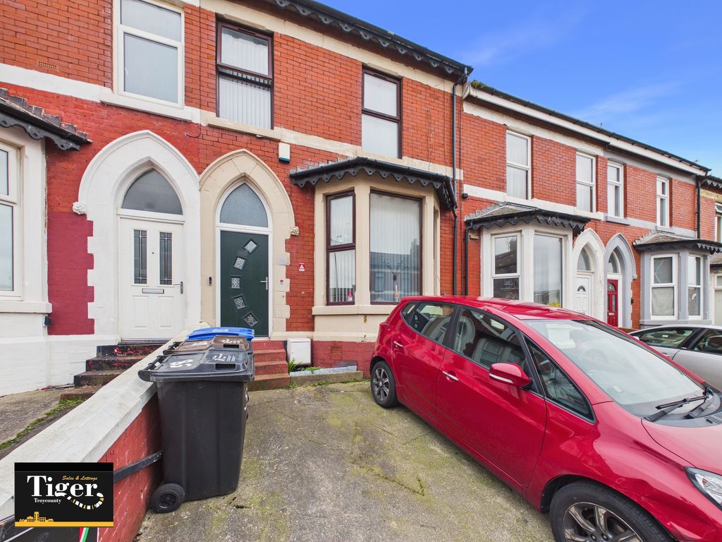 Property photo 1 of 18 Cam03440G0-Pr0556-Still022