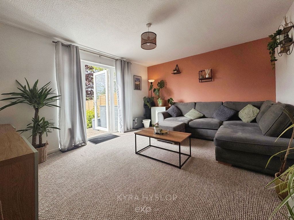 Property photo 2 of 10