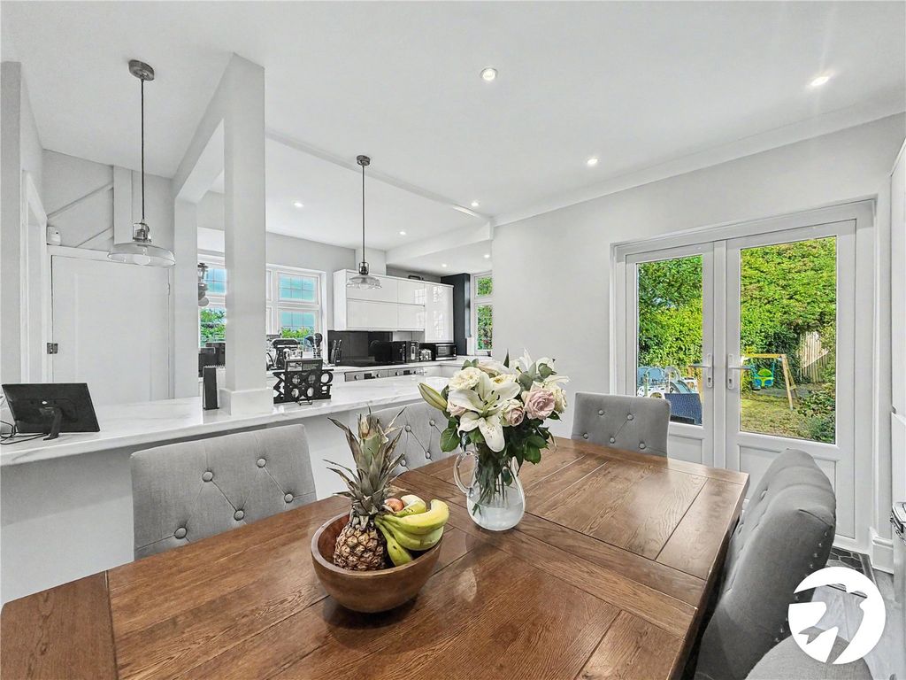 Property photo 3 of 14 Dining Room