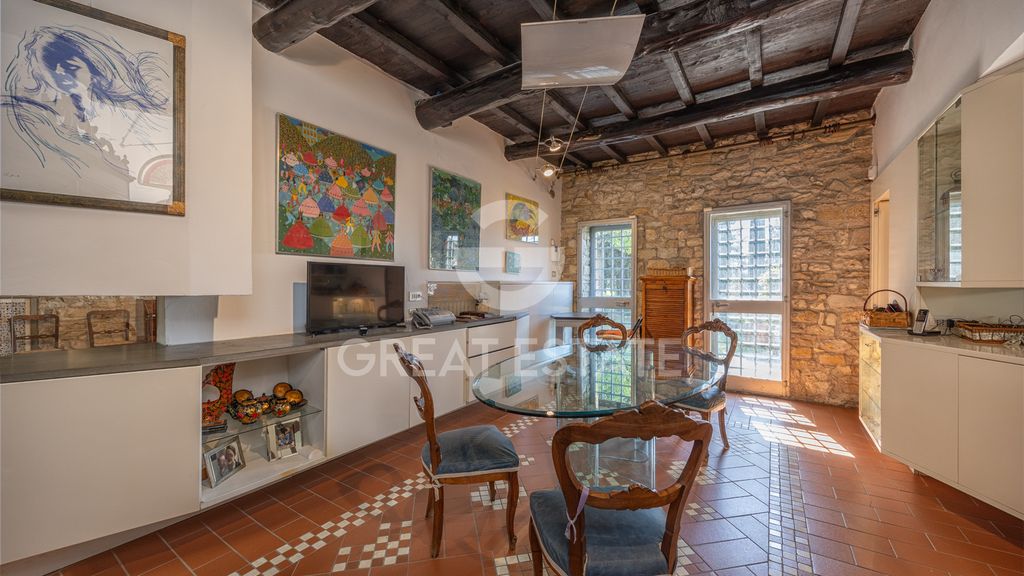 Property photo 2 of 39 Interiors