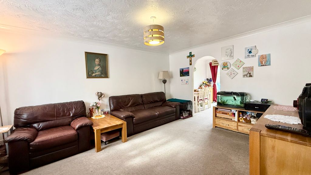 Property photo 3 of 16 Lounge