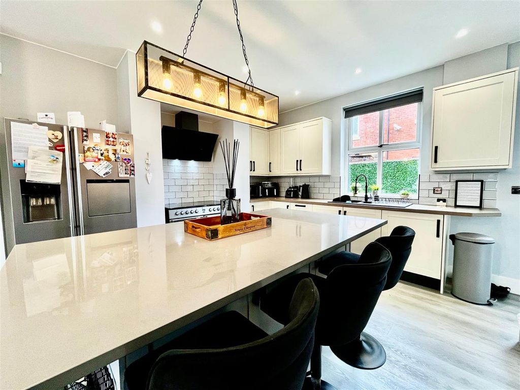 Property photo 1 of 31 090B69B9-d81E-48A9-91A3-F6B87252Eab9.Jpeg