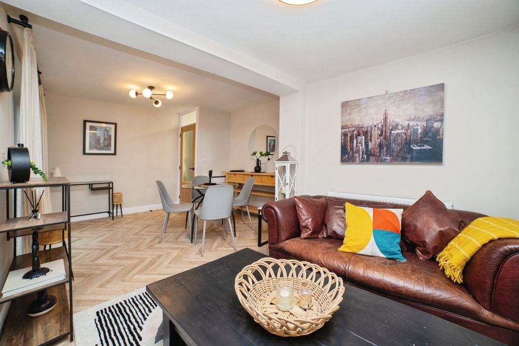 Property photo 2 of 19 Pbox-Img.Jpg