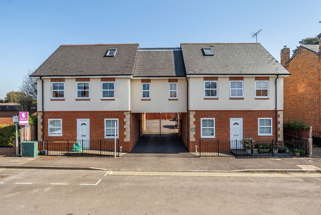 Property photo 2 of 19 1425686-1-69Bbe3A...