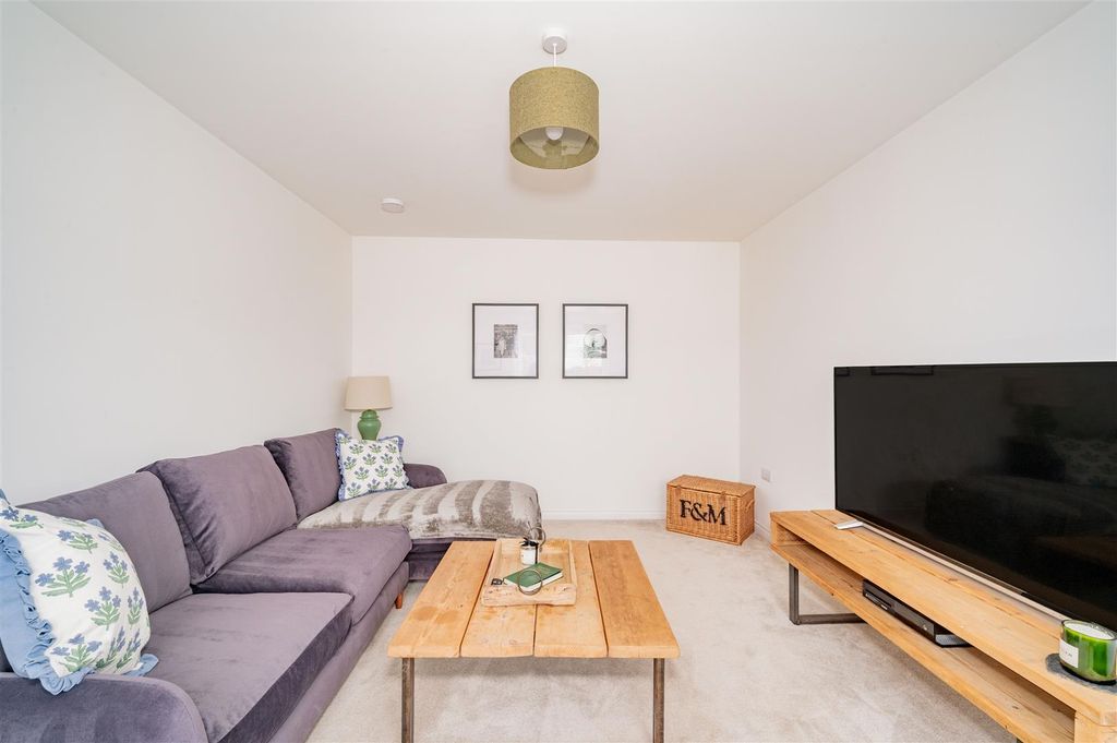Property photo 3 of 27 37 Osprey Terrace Bf-4.Jpg