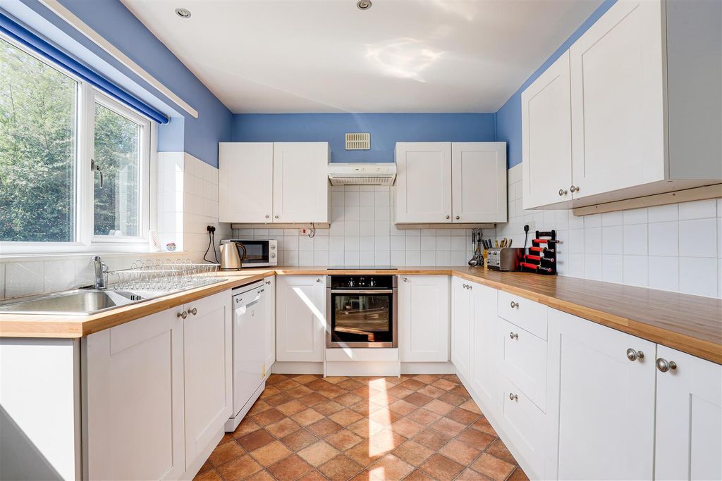 Property photo 2 of 28 Img_8923-Img_8927.Jpg