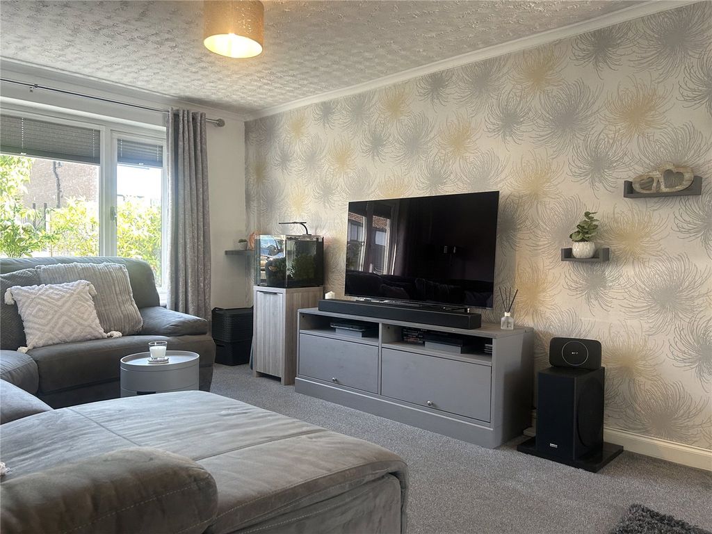 Property photo 2 of 21 Lounge