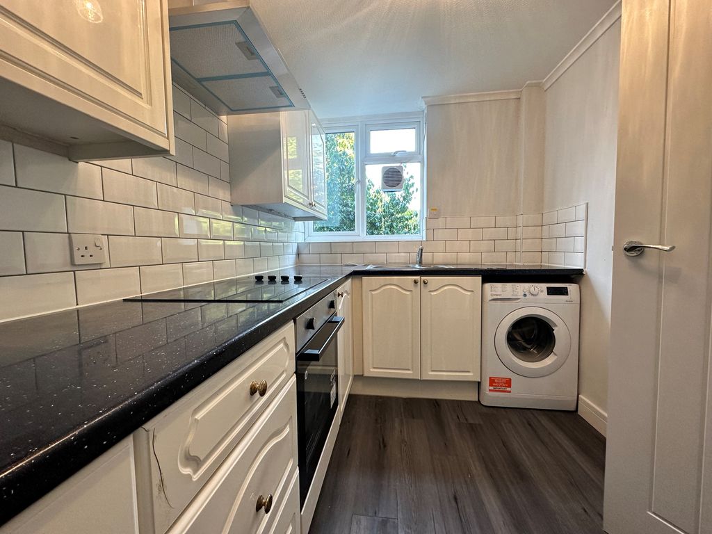 Property photo 2 of 7 Kitchen