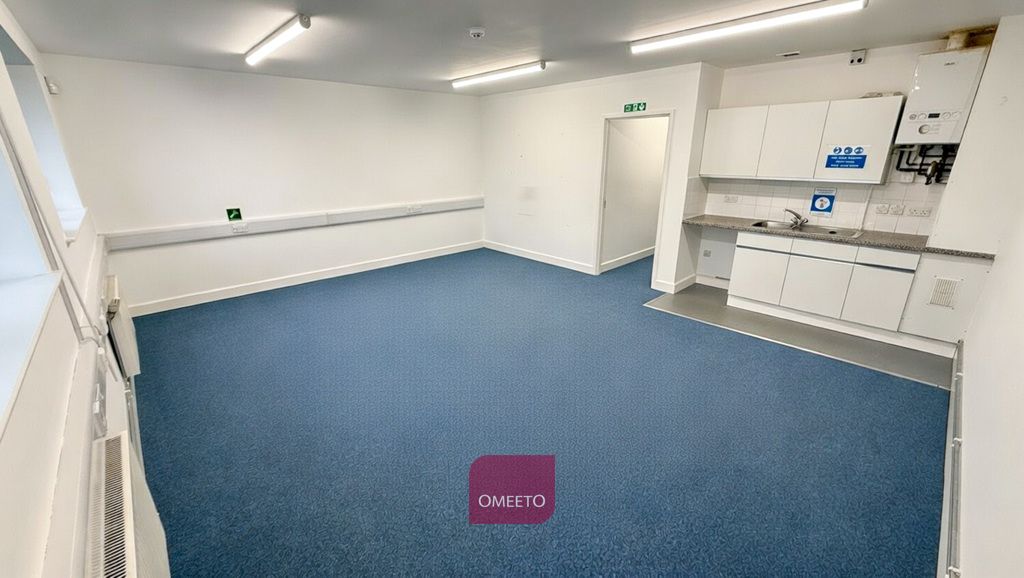 Property photo 3 of 6 Office For Rent