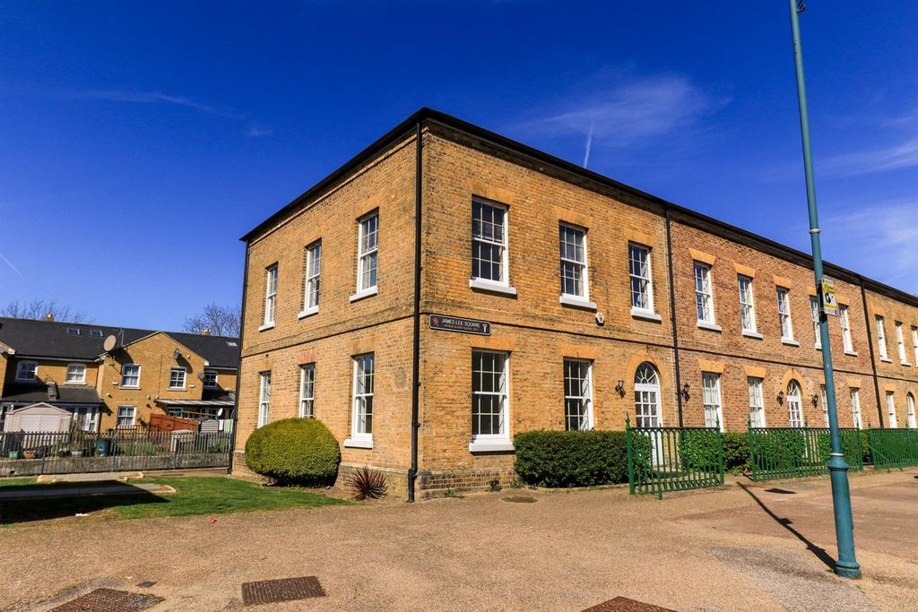 Property photo 1 of 25 Flat 1 James Lee Square-4.Jpg