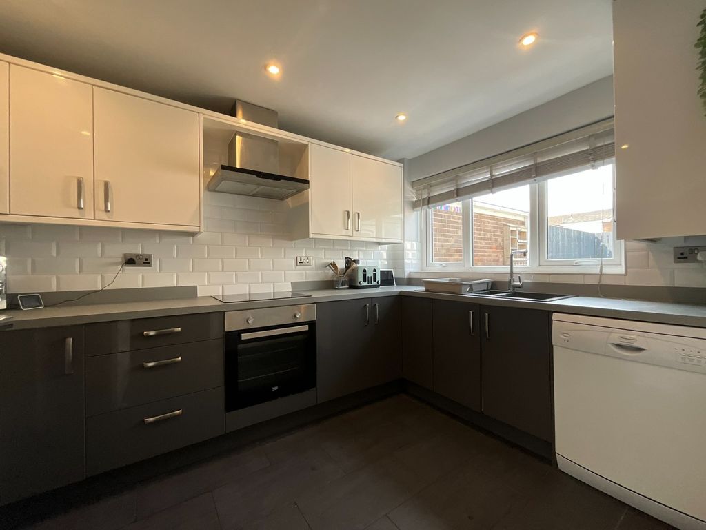 Property photo 3 of 21 4374957