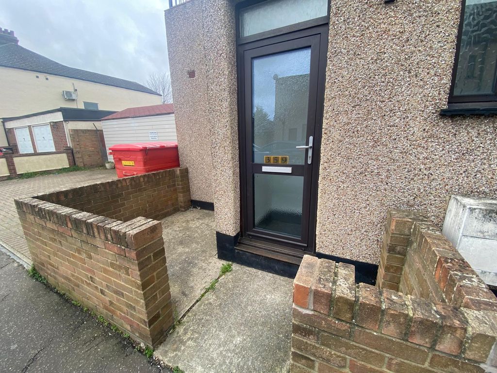 Property photo 3 of 13 Gallery