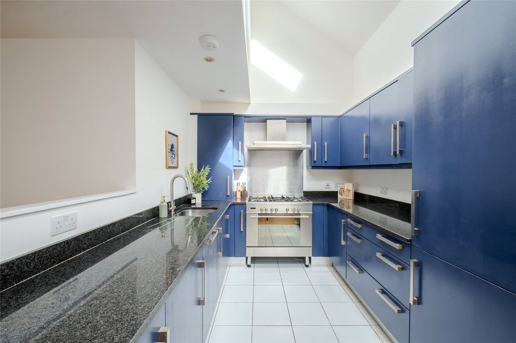 Property photo 3 of 11 Picture No. 12