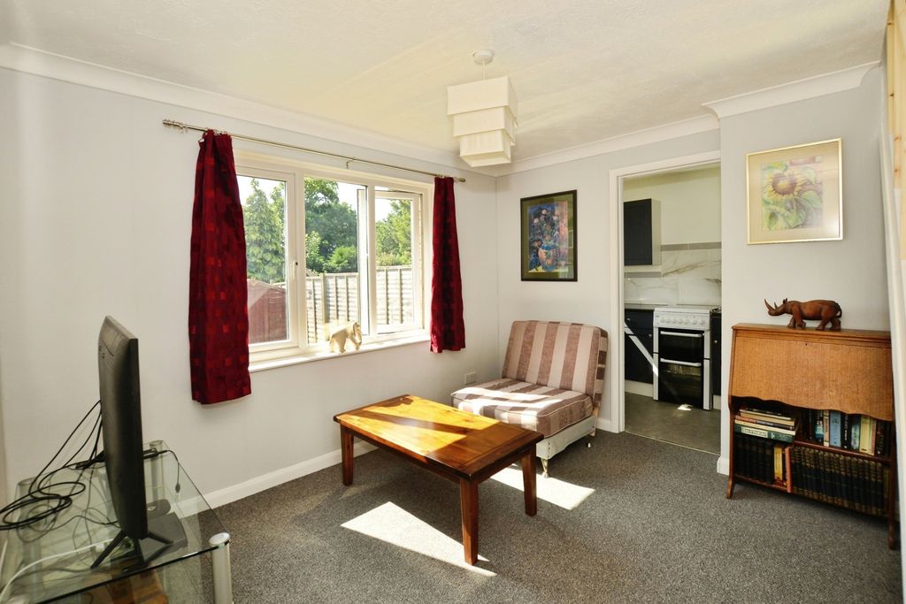 Property photo 1 of 13 Lounge