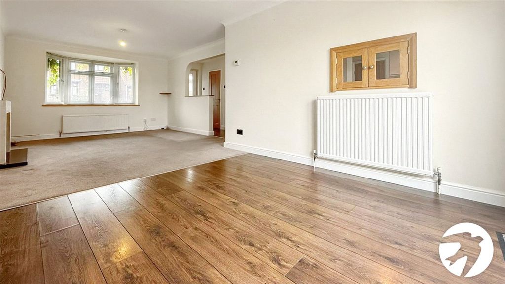 Property photo 2 of 18 Picture No. 23