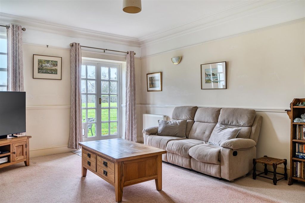 Property photo 2 of 19 Sitting Room
